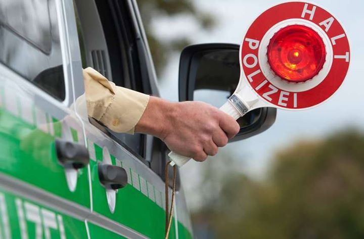 Wybierając się samochodem za granicę pamiętajcie o dostosowaniu się do obowiązujących w danym kraju…