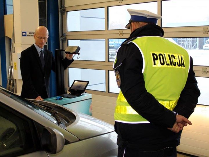 👉 Ruszyła ogólnopolska akcja kontrolowania przez drogówkę oświetlenia w samochodzie👮‍♂ Jeśli…