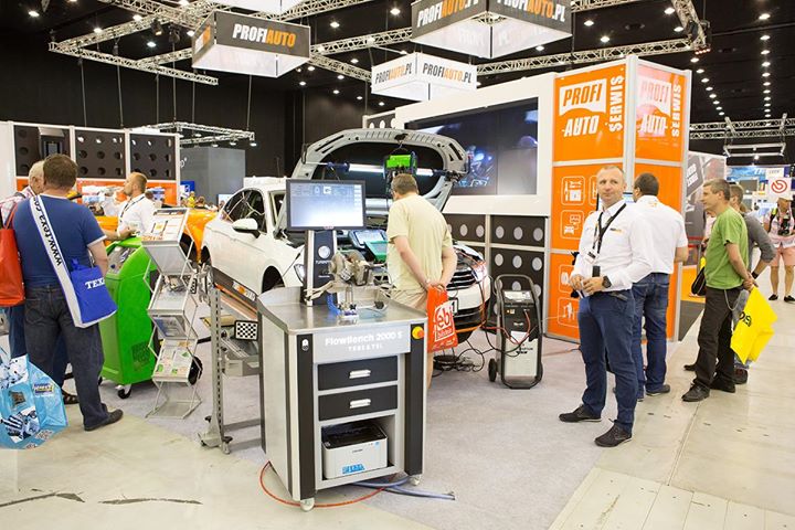 Nowa Era Motoryzacji na targach motoryzacyjnych #ProfiAutoShow … i to dosłownie. Wychodzimy…